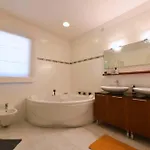 בית נופש House Bucic - 1 *