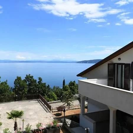 Grosses Reihenhaus Mit Viel Gruen Und Meerblick Mošćenička Draga