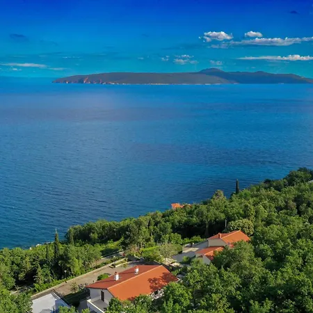 Grosses Reihenhaus Mit Viel Gruen Und Meerblick * Mošćenička Draga