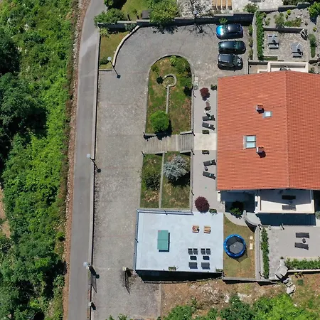 Grosses Reihenhaus Mit Viel Gruen Und Meerblick Mošćenička Draga