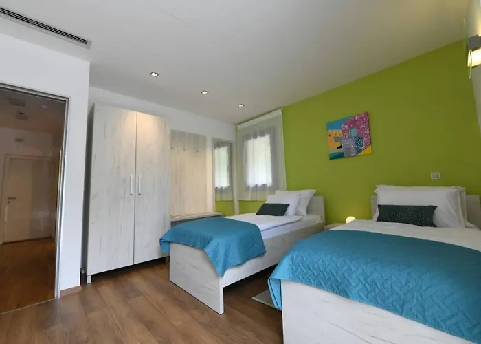 House Bucic - Apartment 1 * Мощеничка-Драга